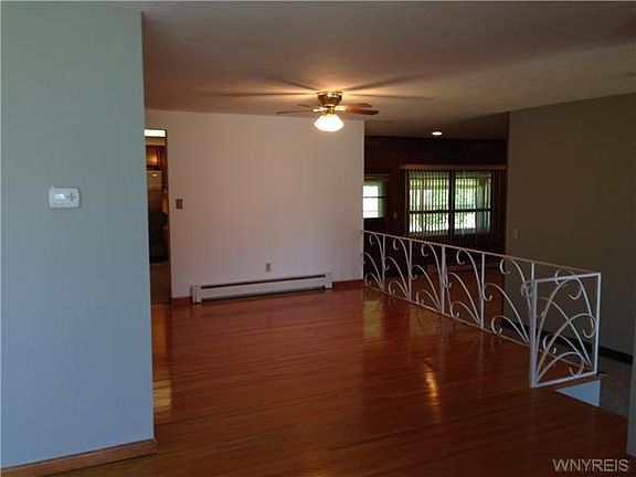 3rd image of 82 Empress Ave