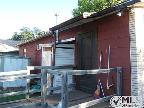 4th image of 1003 Kendalia Ave