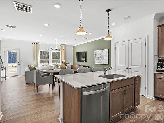 5th image of 14062 Steller St