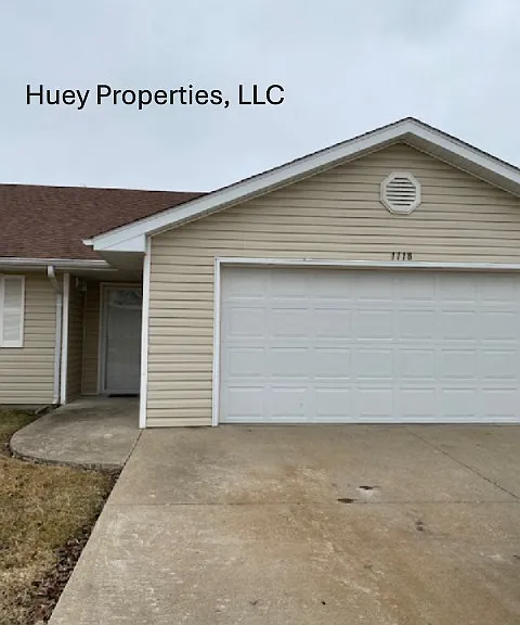 1118 Ashton Cir E — Photo 17