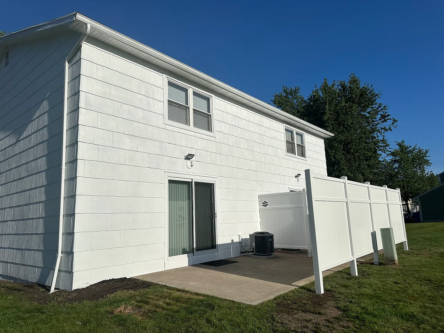 2 bed, 1.5 bath, 1860 sqft, $2,100 — Photo 3