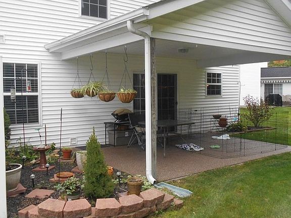 3rd image of 722 Coralberry Ln
