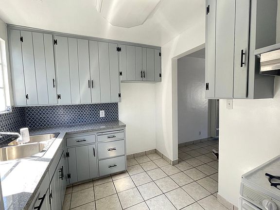 3rd image of 2128 N Lincoln St