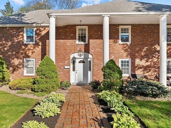 4th image of 7 Longbow Cir