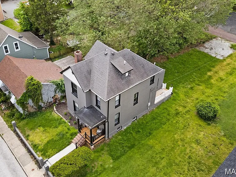 221 N Jackson St — Photo 19