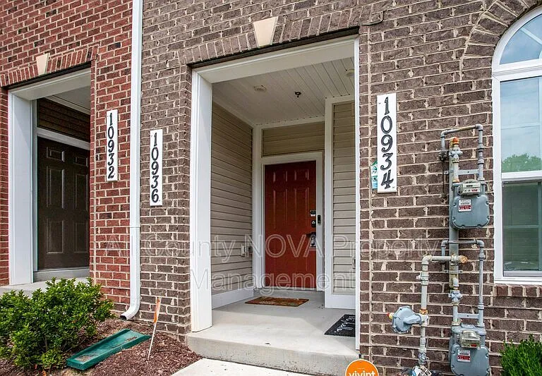 10936 Presidential Pkwy — Photo 3