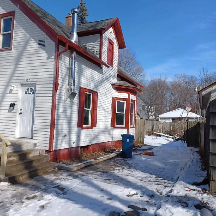 907 Linwood Ave