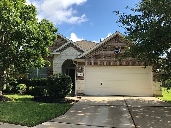 Front driveway/2-car garage