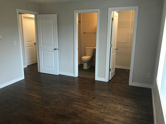 4th image of 3207 21st Ave W APT 202