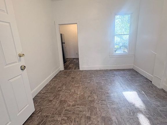 3rd image of 207 S Pine St Unit 1