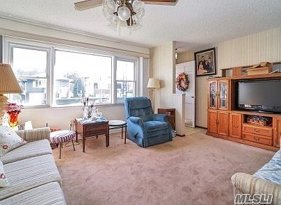 4th image of 107 Crest Ave