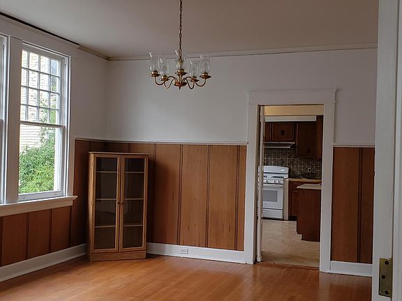 5th image of 2127 Jefferson Ave #A