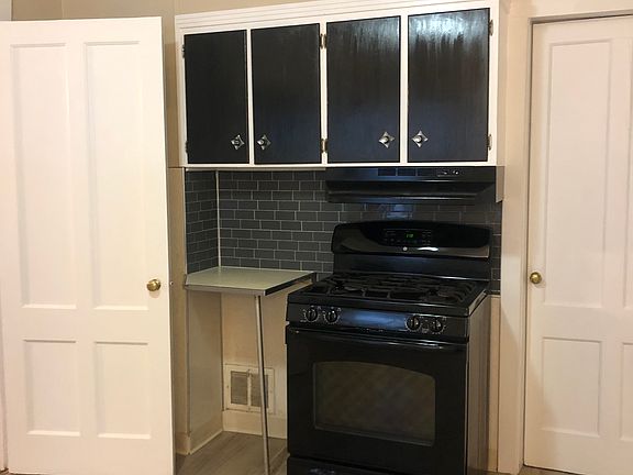 3rd image of 320-324 Rosedale St #320