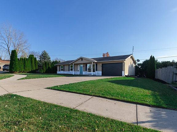 4th image of 1514 Knoll Crest Dr
