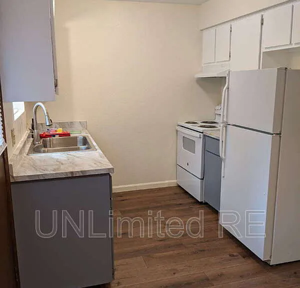 321 N Park St #C — Photo 12