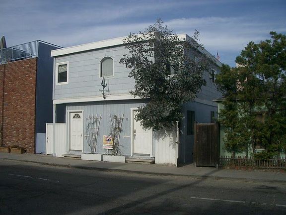 2nd image of 33 S Venice Blvd #33
