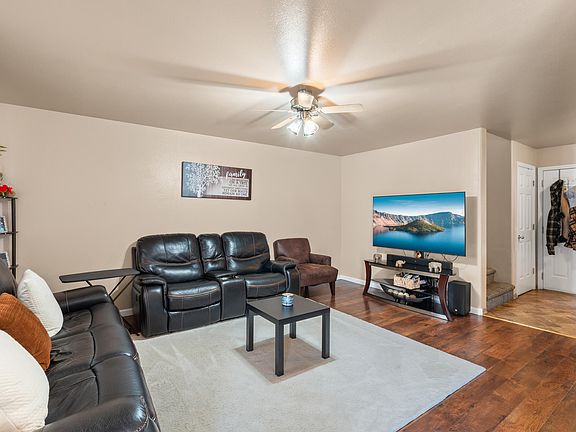 3rd image of 307 W Clark St