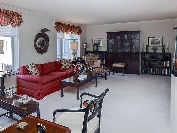 4th image of 10 Longwood Dr Unit 269