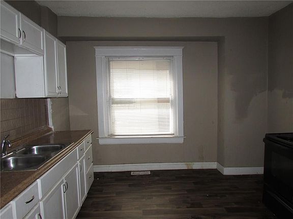 4th image of 3003 E 32nd St