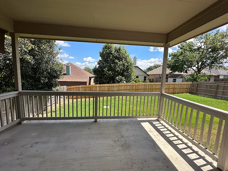 2033 Dove Crossing Dr — Photo 19