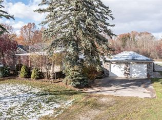 4862 Royalwood Rd, North Royalton, OH 44133