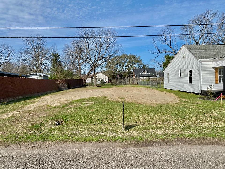 1st image of 718 Llano St