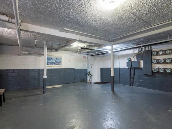 133-01 Booth Memorial Avenue image 19 of 20