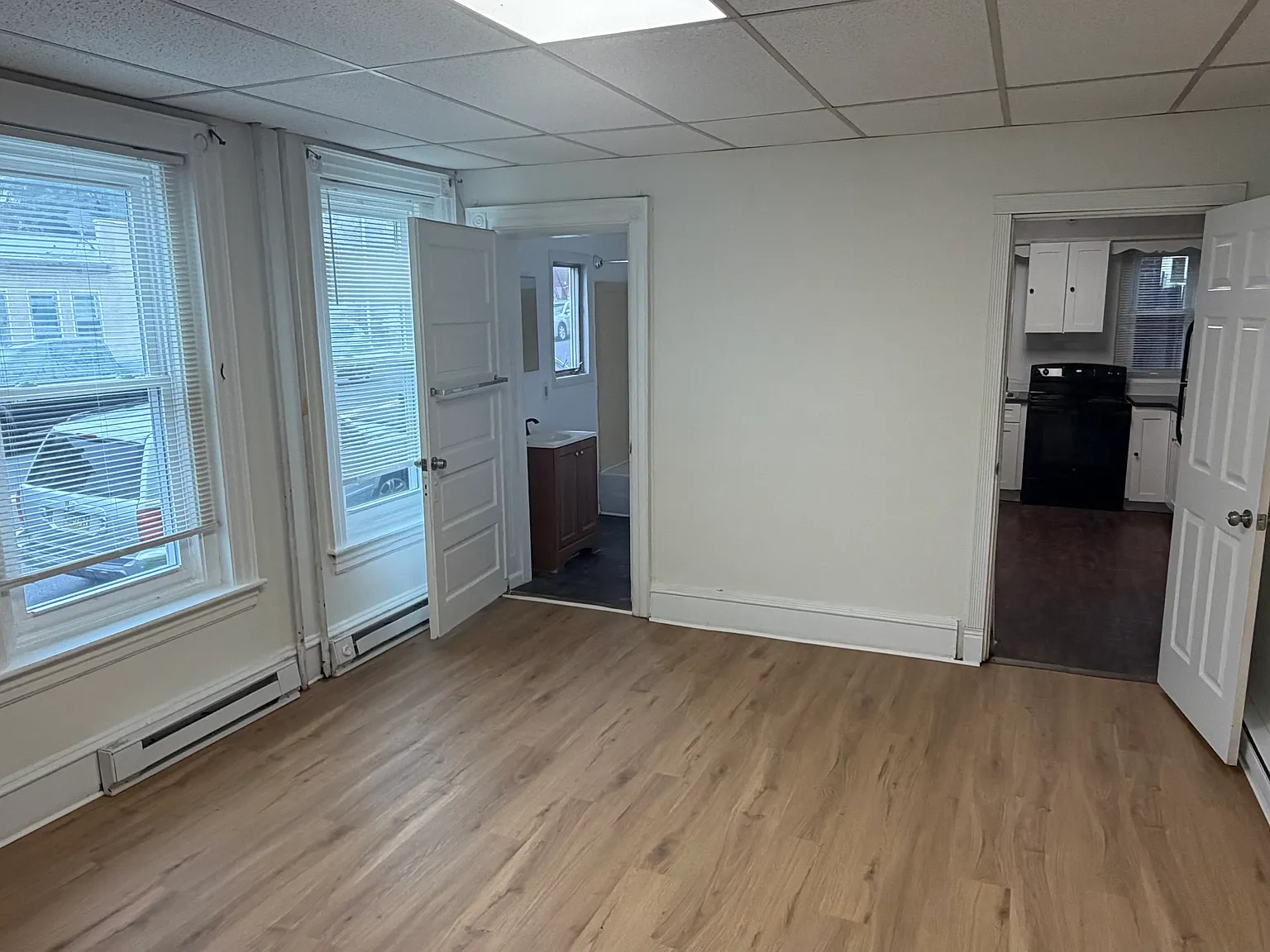 1 bed, 1000 sqft, $1,295 — Photo 4