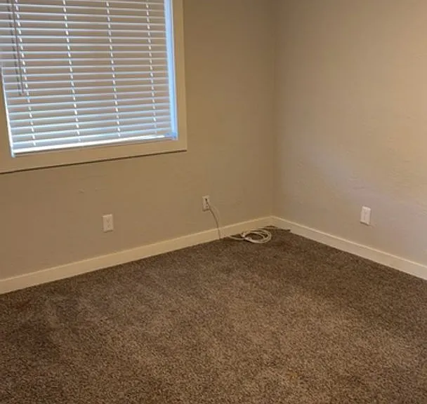 Waters Edge Apartments — Photo 49