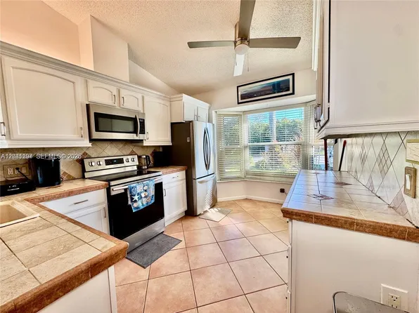 11078 SE Sea Pines Cir, Hobe Sound, FL 33455