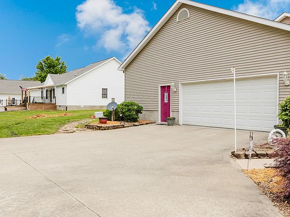 5th image of 15136 Eastland Rd