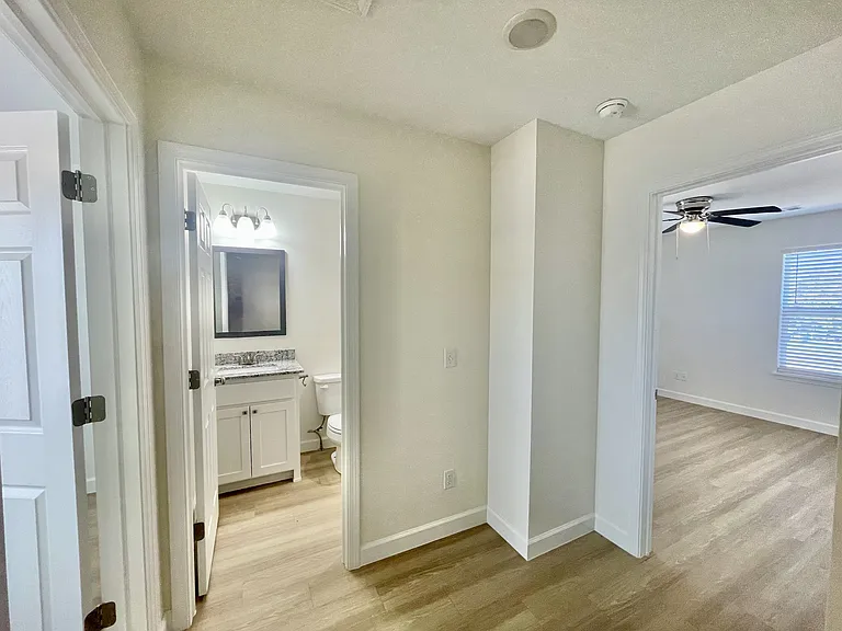 508 S Park St #C — Photo 6