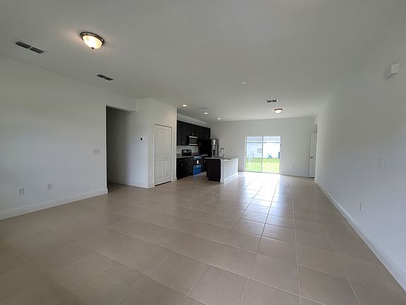 2nd image of 516 Magpie Ln