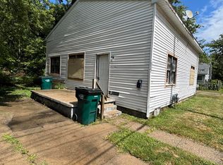 707 Isbell St, Lansing, MI 48910