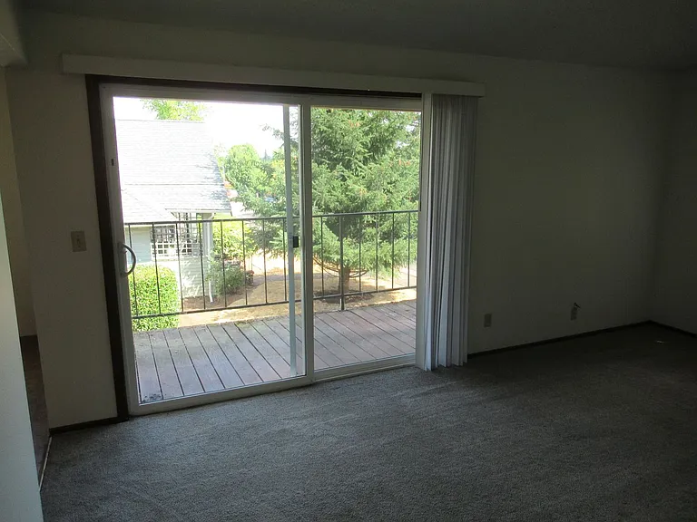 Two Bedroom Apt. w/ Washer and Dryer — Photo 10