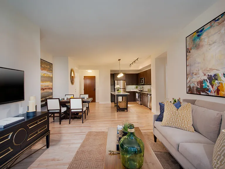 Flats at Bethesda Avenue — Photo 8