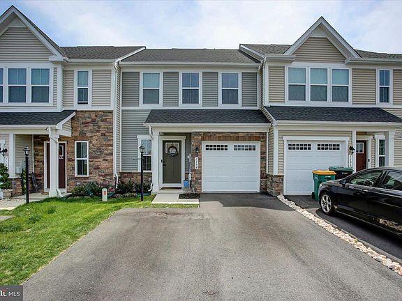 2nd image of 1194 Emilys Ct