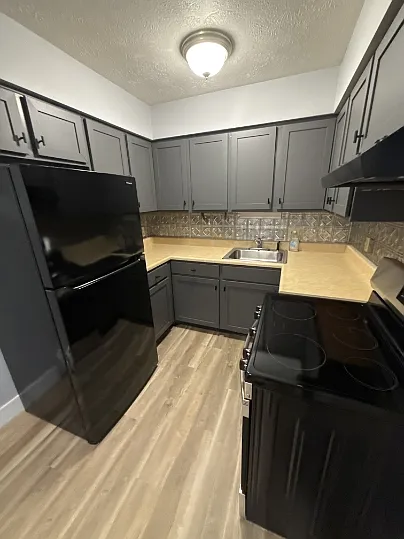 84 W Rebecca St #5 — Photo 4