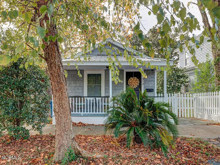 312 Queen St — Photo 1