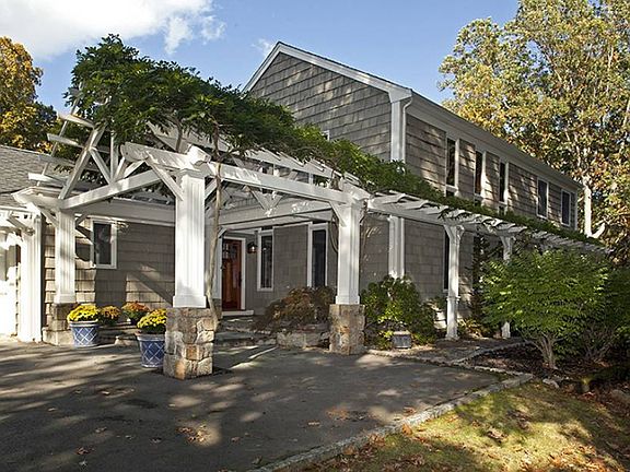 2nd image of 8 Evergreen Ln