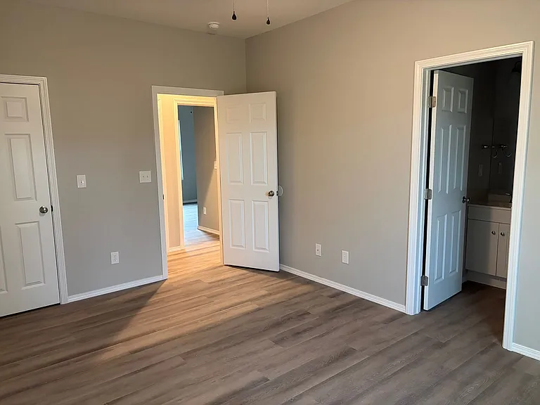 582-580 N Airport Rd — Photo 5