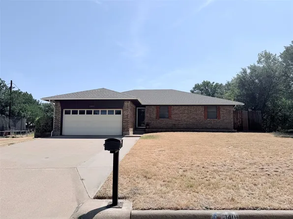 1401 Preston Trail Ct, Graham, TX 76450