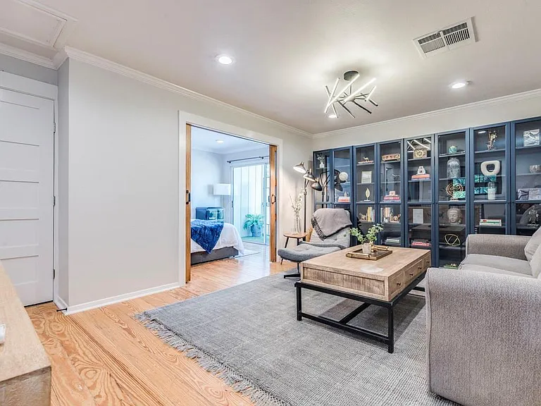 500 E Riverside Dr #206 — Photo 12