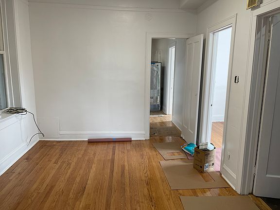 3rd image of 913 N Ashland Ave