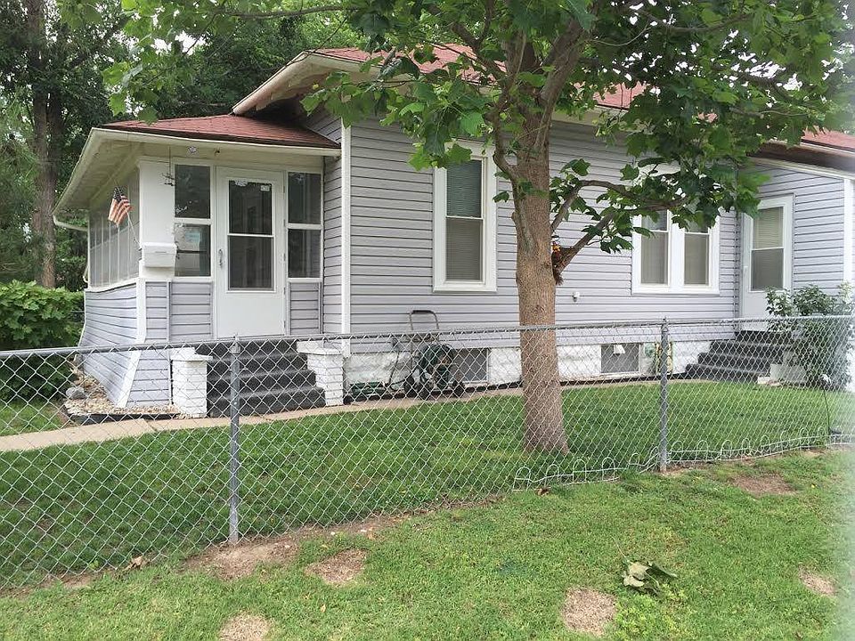 2nd image of 311 S Adams St