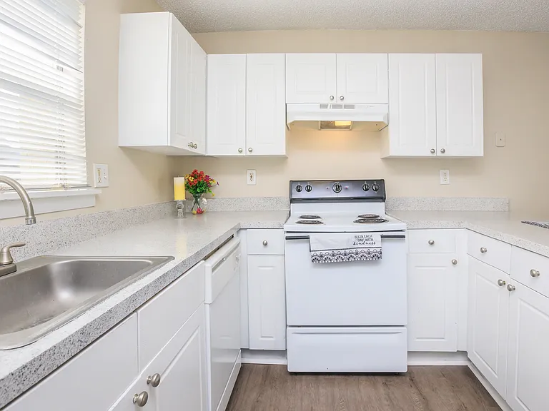 Silversmith Creek Apartments — Photo 32