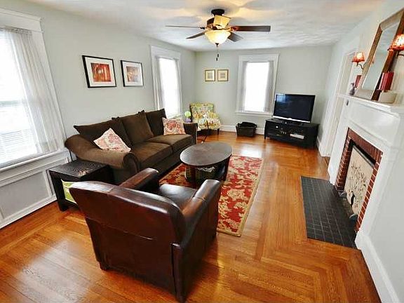 3rd image of 21 Lois Ave