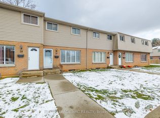 4215 Meadowvale Dr #39, Niagara Falls, ON L2E 5W8