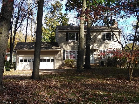 2nd image of 11 Woodglen Dr