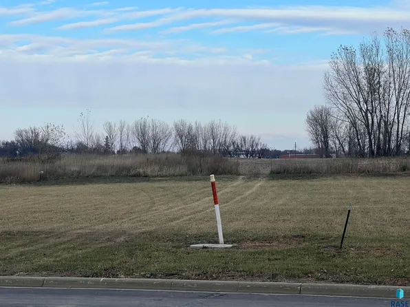 26518 Lakeview Pl, Hartford, SD 57033